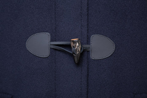 Langes Elysian Classic Luxus-Fischgrätmuster für Damen mit Hornknebeln - Marineblau